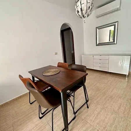 Abrigos Holidays Playa لوس أبريغوس